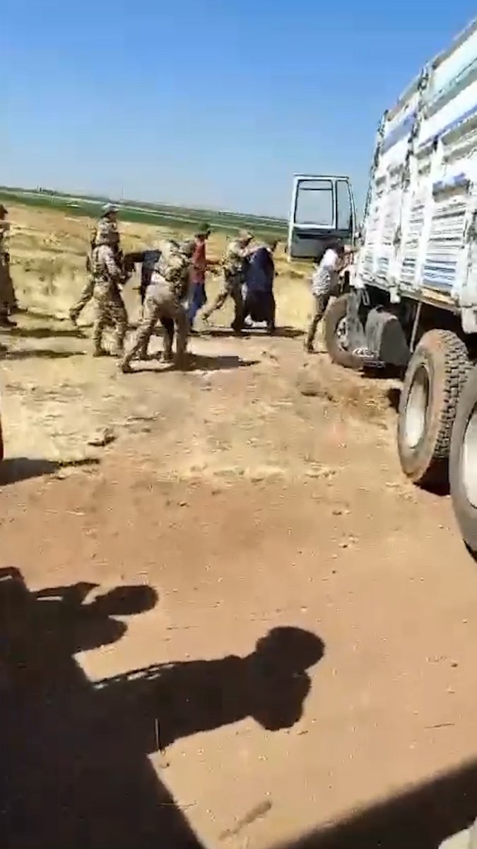 Şemrex'de borç gerekçesiyle trafoları sökmeye giden DEDAŞ ekiplerine köylüler tepki gösterirken, jandarmanın köylülere müdahalesi sonucu anız yangını çıktı, 3 kişi gözaltına alındı