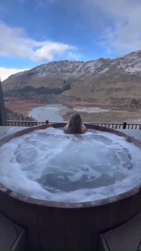 There’s nothing like soaking up one of Queenstown's most scenic views 😍 Don’t you agree? #NZMustDo #NZBucketList 📷: IG: lorenaoliveira__ 📍 Queenstown