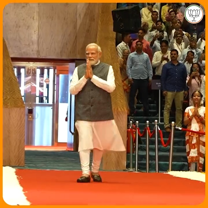 चलो फिर एक बार हम मोदी सरकार बनाते हैं चलो फिर एक बार मिलकर देश को आगे बढ़ाते हैं #BJP4IND #BJP4UP #NarendraModi