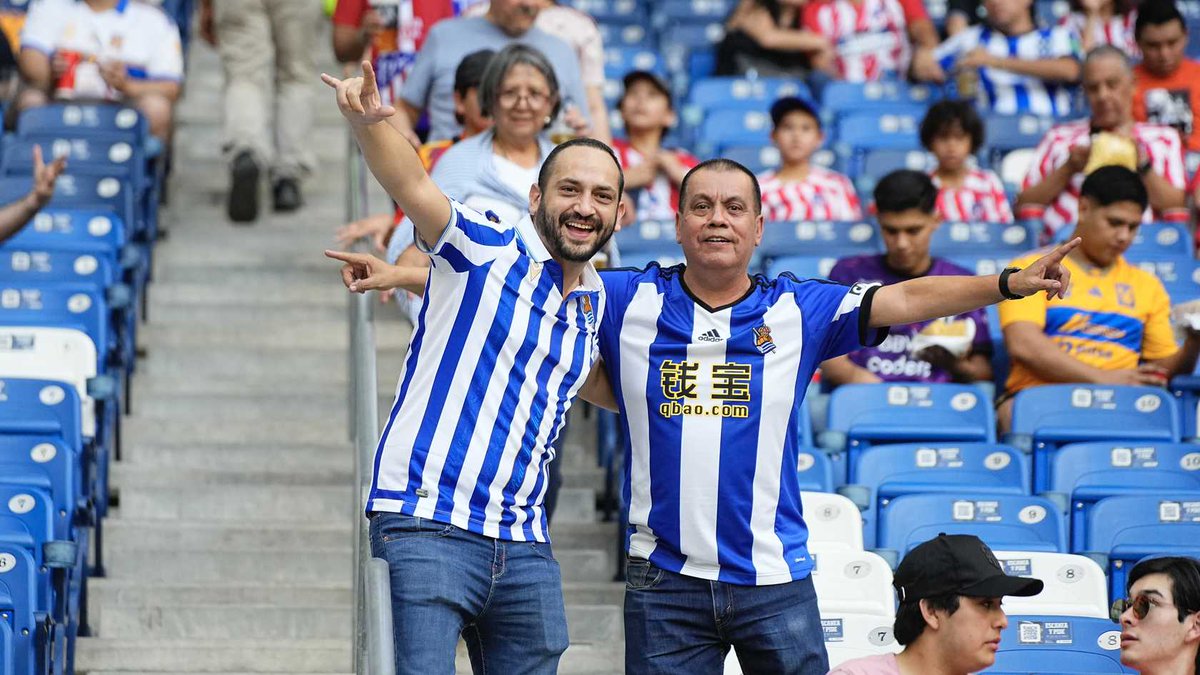 ๐ฒ๐ฝ La pasiรณn txuri urdin tambiรฉn se vive en ๐ด๐๐๐๐๐๐๐๐ #LaLigaSummerTour | #WeareReal | #AurreraReala