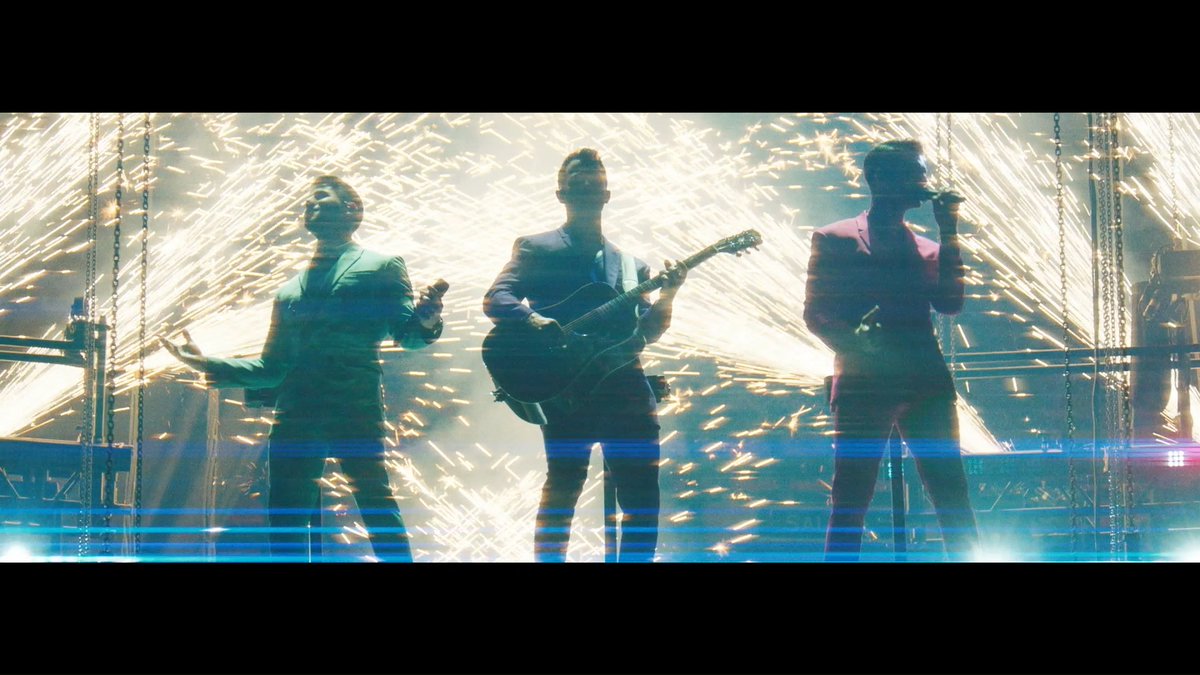 #PREVENTE Prêts pour le FIVE ALBUMS. ONE NIGHT. ? Les Jonas Brothers vont mettre le feu à la LDLC Arena et l’Accor Arena l’année prochaine, réservez vite votre prévente 🔥 🎟