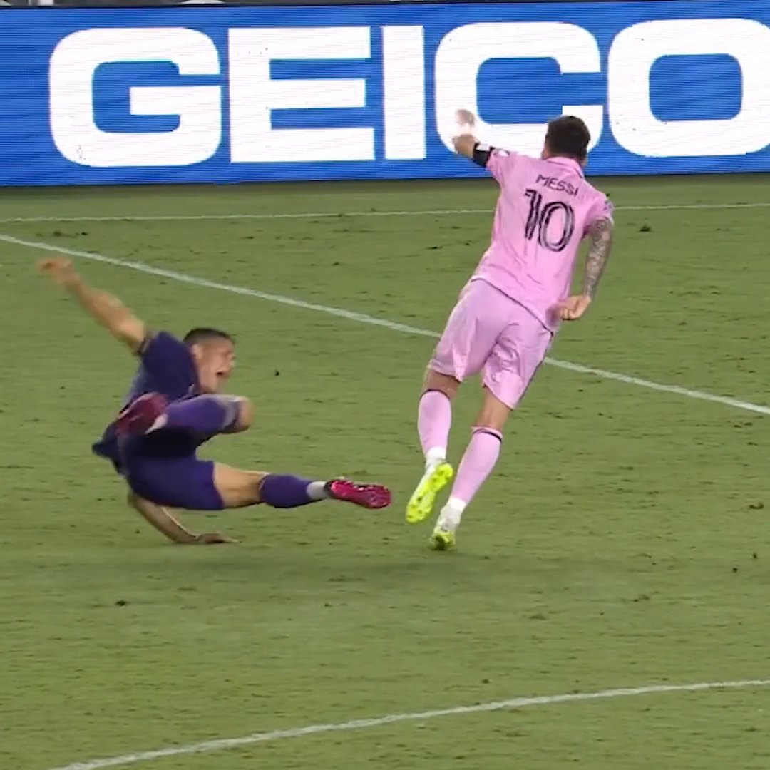 On aurait aimé voir ce qu’un Lionel Messi comme sur cette vidéo aurait donné en Ligue 1. 😑