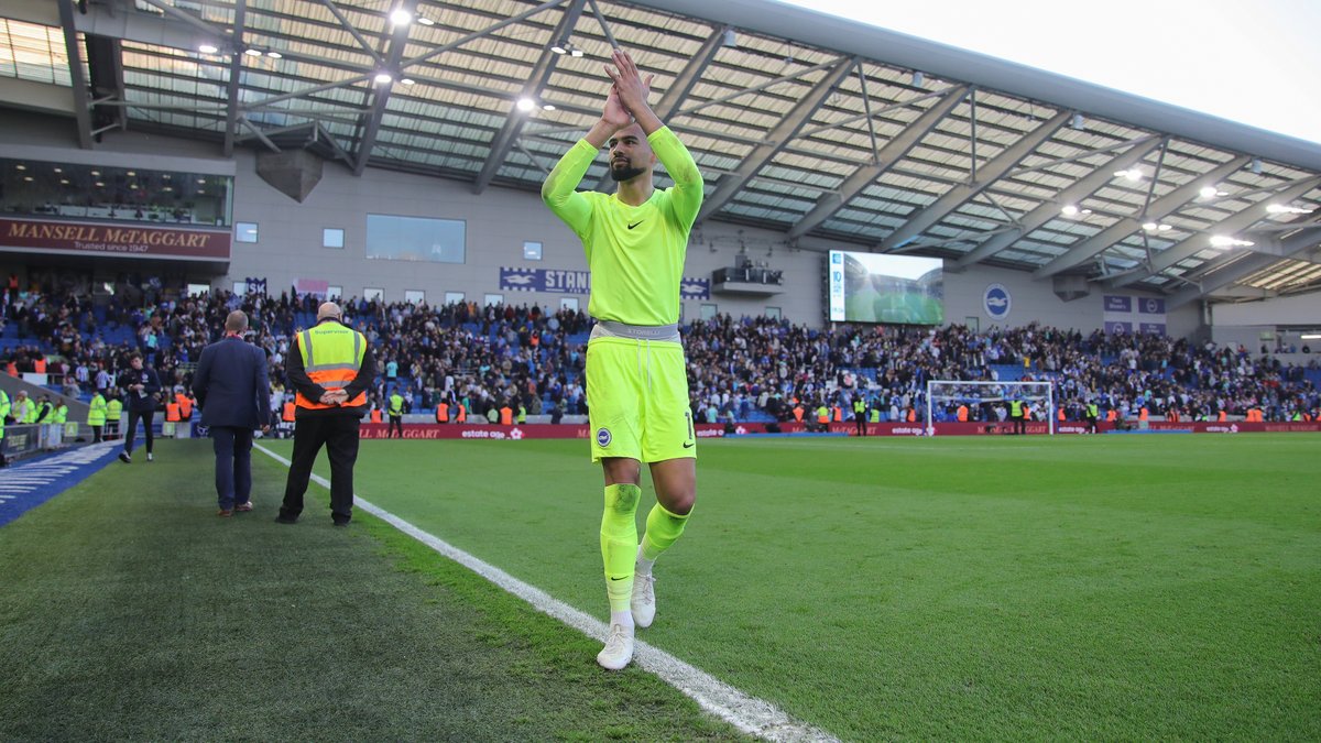 Enjoy 9 minutes and 54 seconds of Robert Sanchez saves 🧤🔵