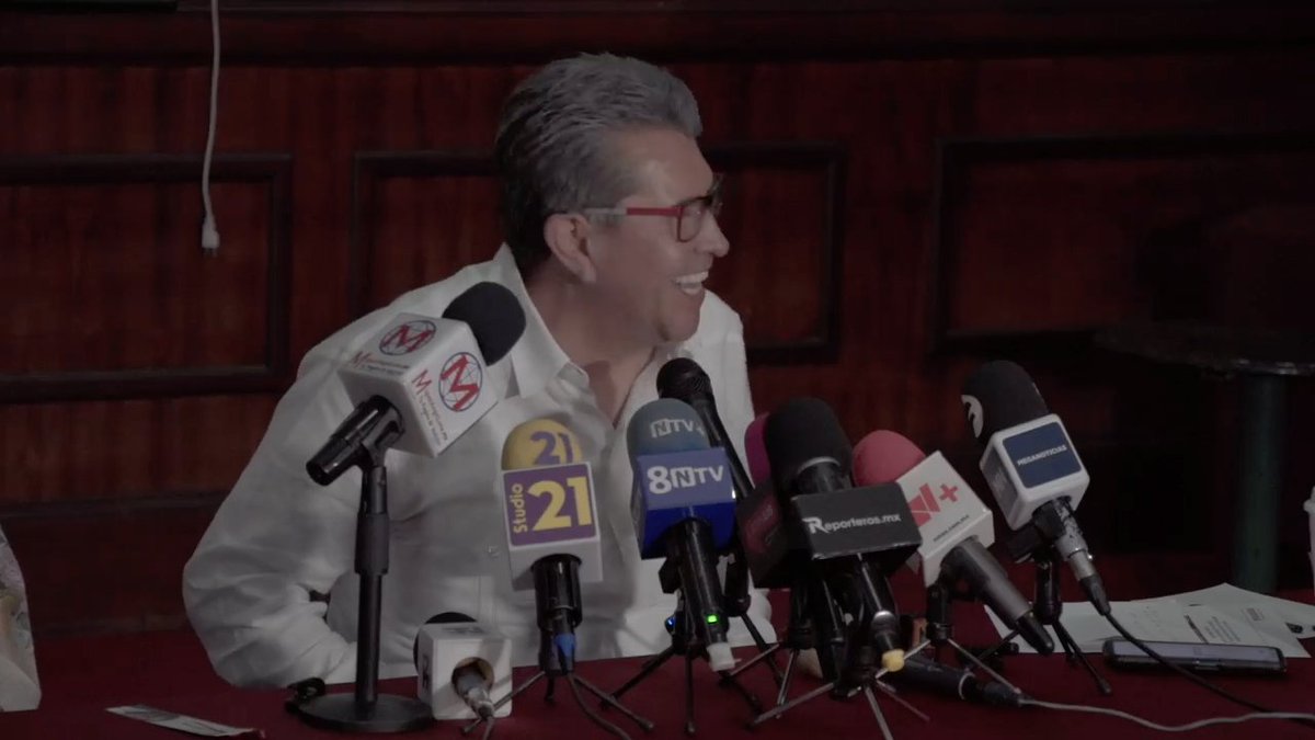 Conferencia de prensa en Tepic, Nayarit.