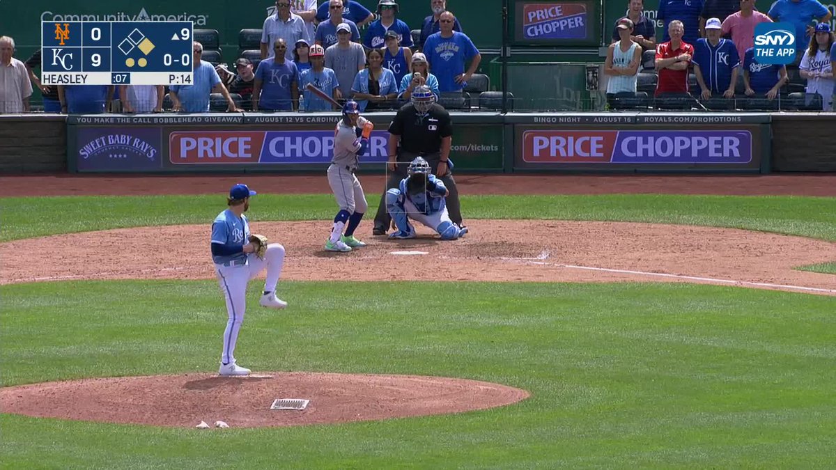 Francisco Lindor hits a huge home run
