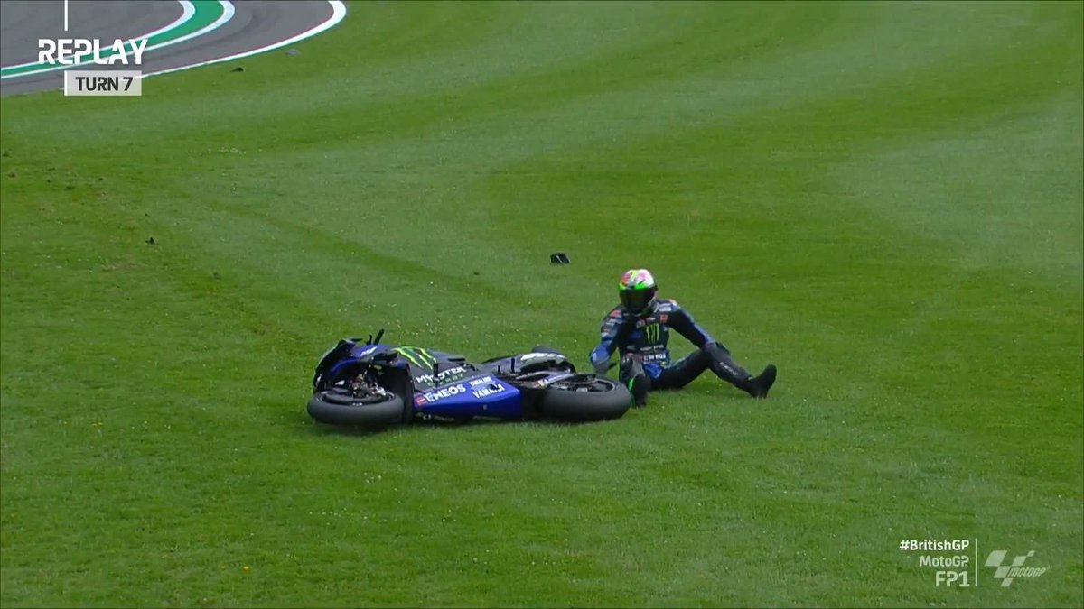 An unlucky out-lap for Franco Morbidelli! 😮 The cool conditions catch him out at Turn 7 ⚠️ #BritishGP 🇬🇧