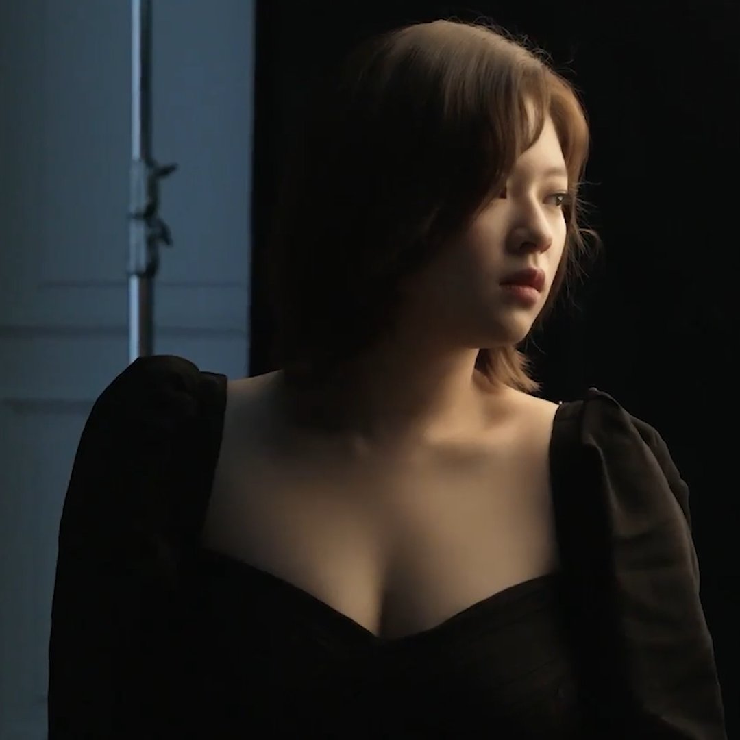 JEONGYEON IS SO GORGEOUS