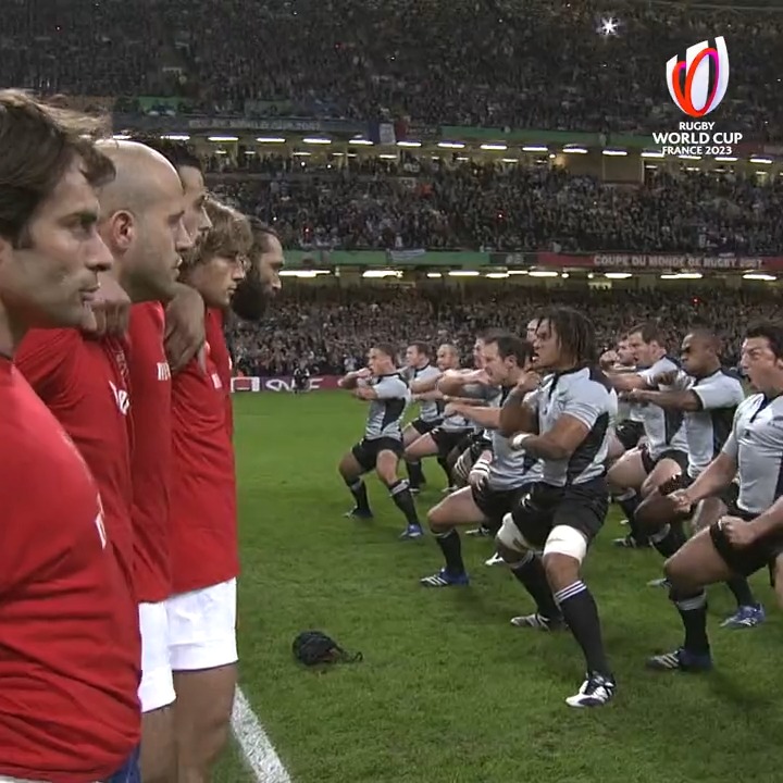 Epic 🔥 When the France Rugby wall faced off against the haka at #RWC2007 #RWC2023