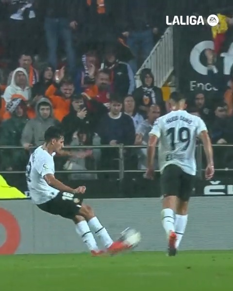 🦇🔝 Un 𝙈𝙐𝙍𝘾𝙄𝙀́𝙇𝘼𝙂𝙊 con mucha 𝘾𝙇𝘼𝙎𝙀. André Almeida 🧡 Valencia CF #LALIGAEASPORTS