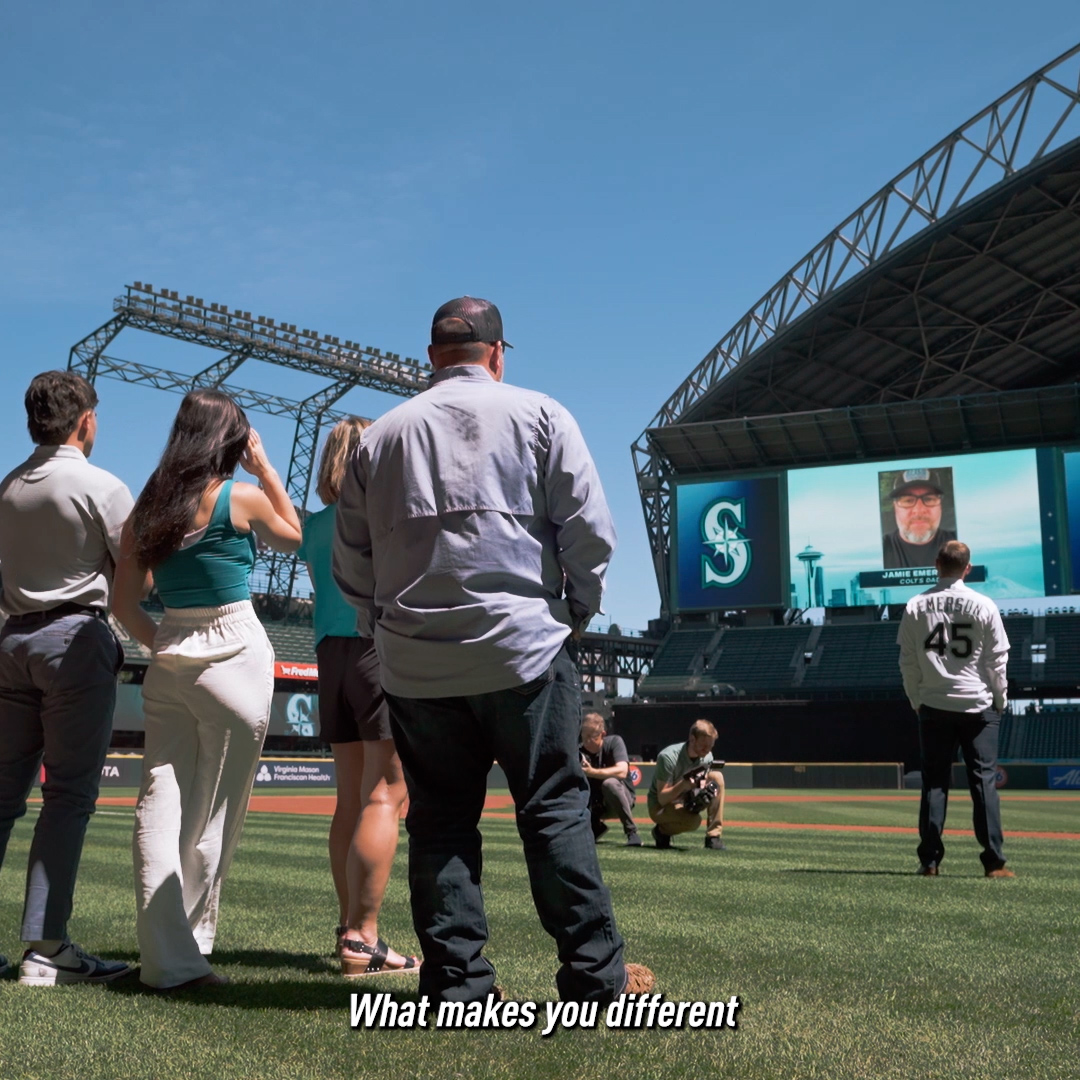 Where did all this dust come from? 🥲 Colt Emerson’s family had a special message for him during his visit to Seattle. #SeaUsRise
