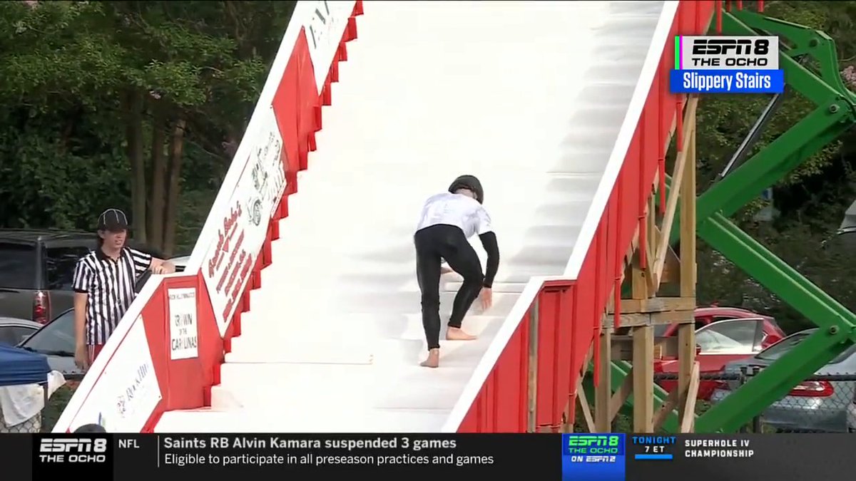 Would you be able to get up the slippery stairs? 🧼😅 The Ocho is happening now on ESPN2‼️
