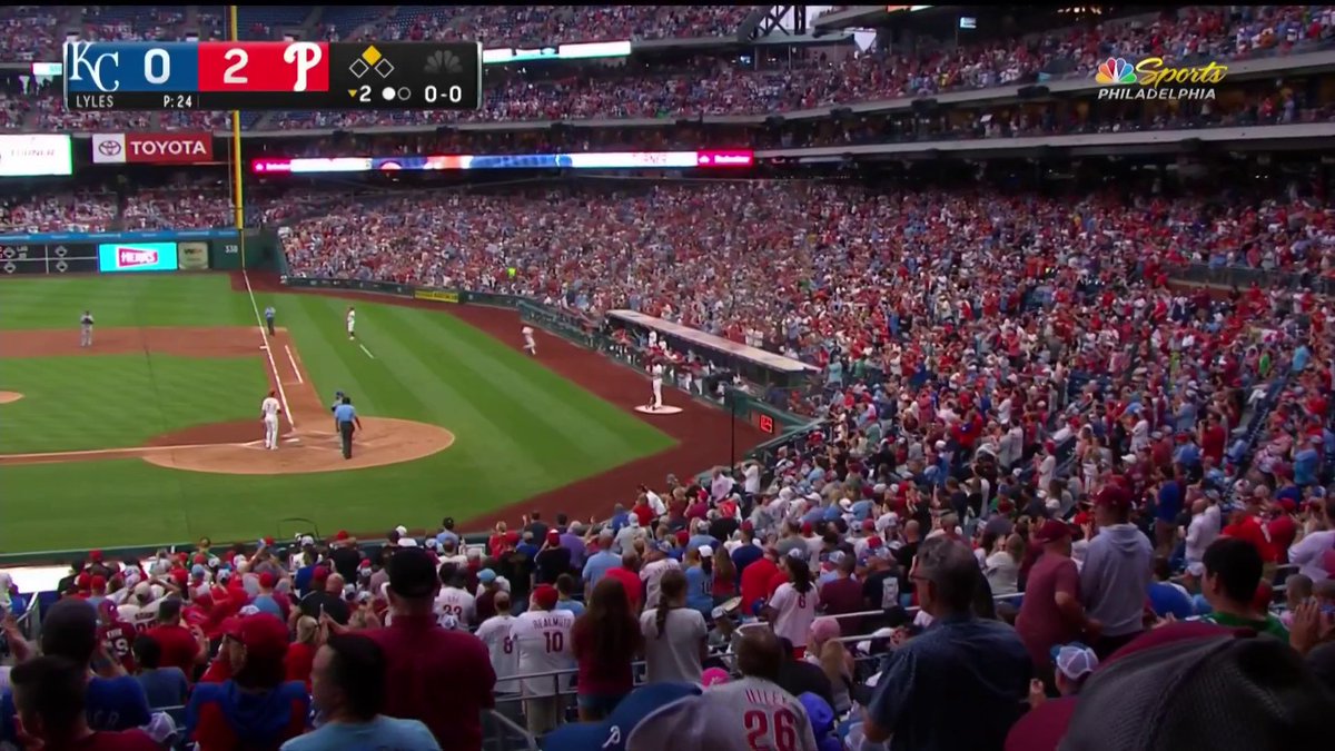 Philadelphia fans give Trea Turner a standing ovation to show that they still support him through his tough season