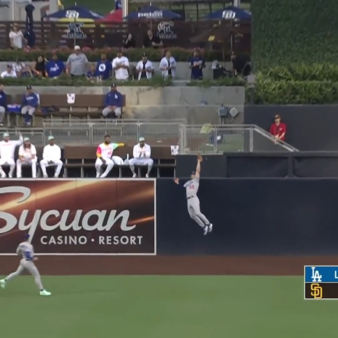 Dodgers rookie James Outman just ROBBED Tatis of a HR 😱 (via @mlb)