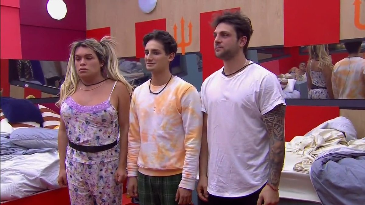 Nadie: Absolutatmente nadie: Neta nadie: La Jefa a las 3 am: ... 🤣🤣🤣 Disfruta el 24/7 de #LaCasaDeLosFamososMx a través de ViX Premium 🧡 👉 Wendy Guevara 🤘🏻Emilio.O.Marcos 🤘🏻 Nicola Porcella