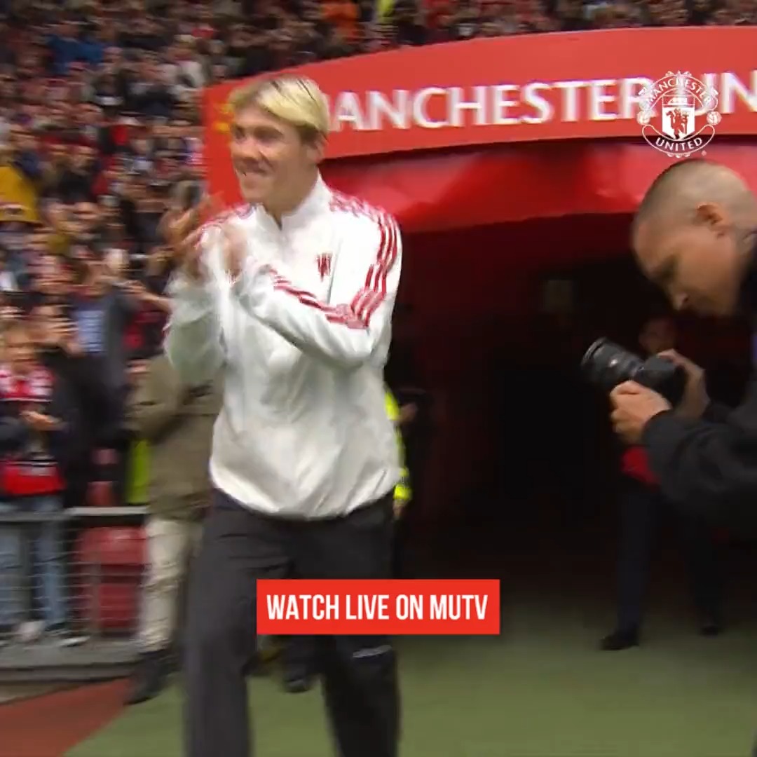 The stuff of dreams ❤️ Old Trafford, meet Rasmus Hojlund 🇩🇰 #MUFC
