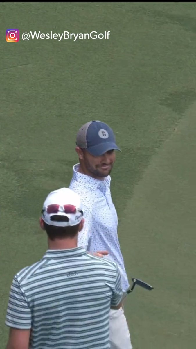 A downhill slider from the rough with the toe of his putter?! @WesleyBryanGolf making it look too easy 🫢