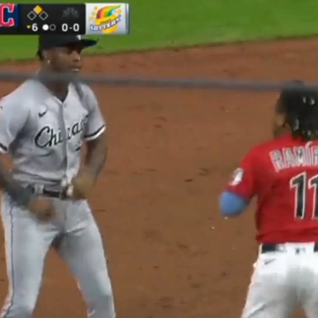 Bleacher Report Rudey Jose Ramirez ducks a huge right and then lands right hook on Anderson....Damn lol