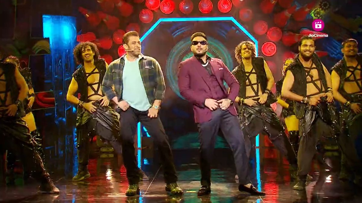 Beta bachke rahiyo, kyunki aa gaye hain Raftaar aur Salman Khan machane dhamaal!🔥 Watch the episode of #WeekendKaVaar with Salman Khan tonight at 9pm. Streaming free on #JioCinema. #BiggBossOTT2 #BBOTT2 #BBOTT2onJioCinema Salman Khan RAFTAAR