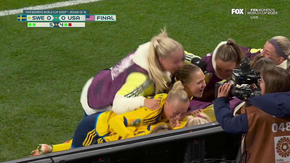 After review, the penalty is good and Sweden wins 🇸🇪 🇺🇸:✅✅✅❌❌✅❌ 🇸🇪:✅✅❌❌✅✅✅