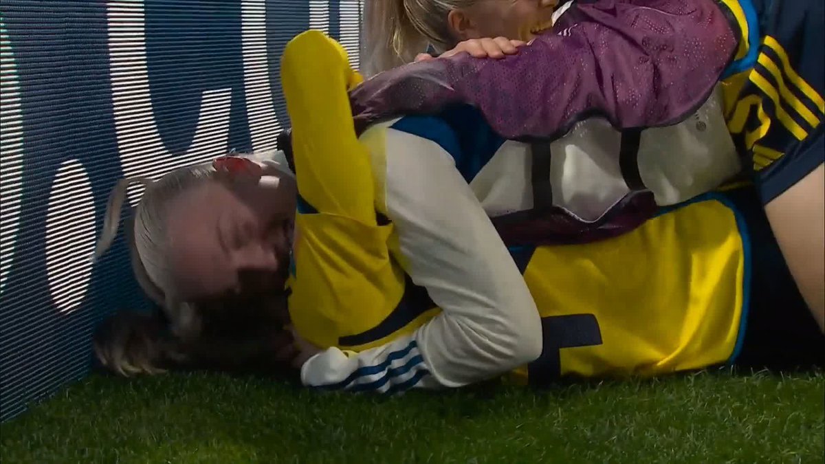 LINA HURTIG KNOCKS OUT THE WORLD CHAMPIONS IN DRAMATIC FASHION! #SWE condemn #USA to their earliest-ever #FIFAWWC exit!