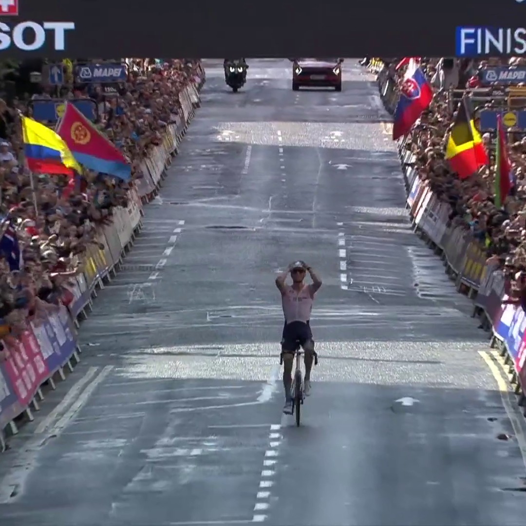 𝗨𝗡𝗔 𝗕𝗥𝗨𝗧𝗔 𝗕𝗘𝗦𝗧𝗜𝗔 𝗟𝗟𝗔𝗠𝗔𝗗𝗔 𝗠𝗔𝗧𝗛𝗜𝗘𝗨 🙌 Van der Poel se proclama campeón mundial 🥇 en ruta con una exhibición para el recuerdo 🔥 🥈 Wout van Aert 🥉 Tadej Pogacar #GlasgowScotland2023 🌈