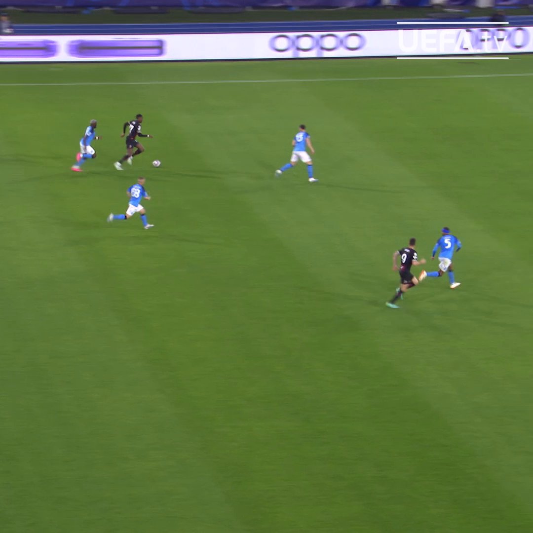 😳 De lo más increíble de la última Champions League... 𝐄𝐒𝐓𝐎 de Rafa Leão 🔴⚫ #UCL | Rafael Leão | AC Milan