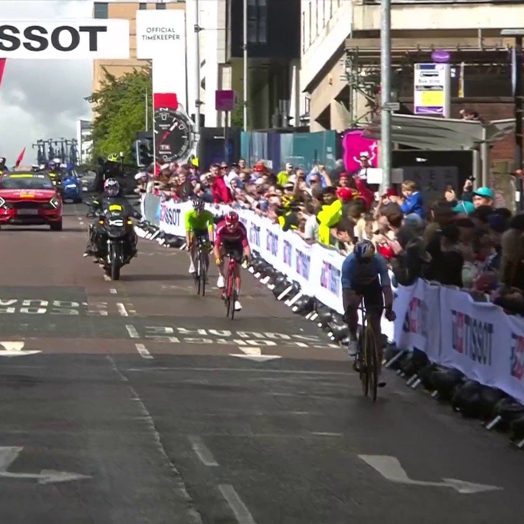 Never in doubt for Mathieu Van der Poel 🌈 #GlasgowScotland2023