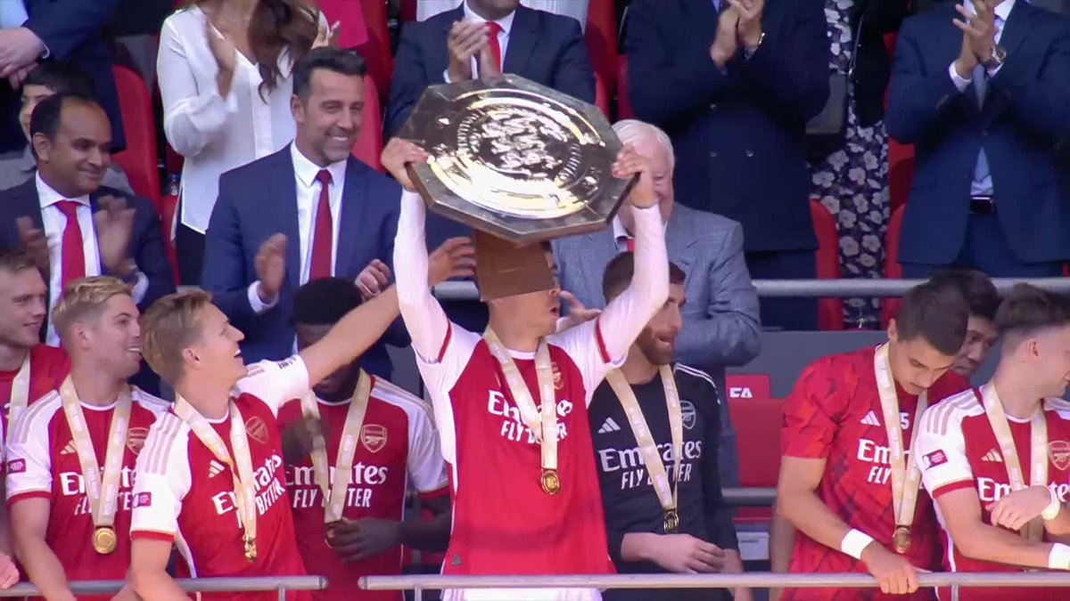 Starting the season as #CommunityShield winners... Arsenal 🏆