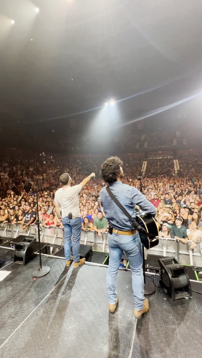 We poured every bit of our hearts into this album and to hear y’all sing the new songs back to us already is truly the greatest feeling in the world. Thank you for loving the music and for inspiring us to keep going. 40 DAYS UNTIL BIGGER HOUSES. 🏠