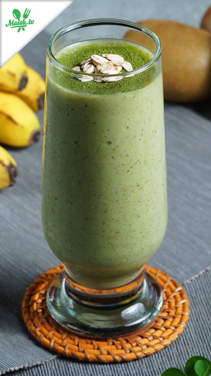 Daun Kelor mempunyai banyak manfaat untuk tubuh, bisa diambil ekstraknya atau dicampur ke makanan dan minuman, salah satunya bisa kamu jadikan minuman smoothies kayak gini. Yuk bikin!