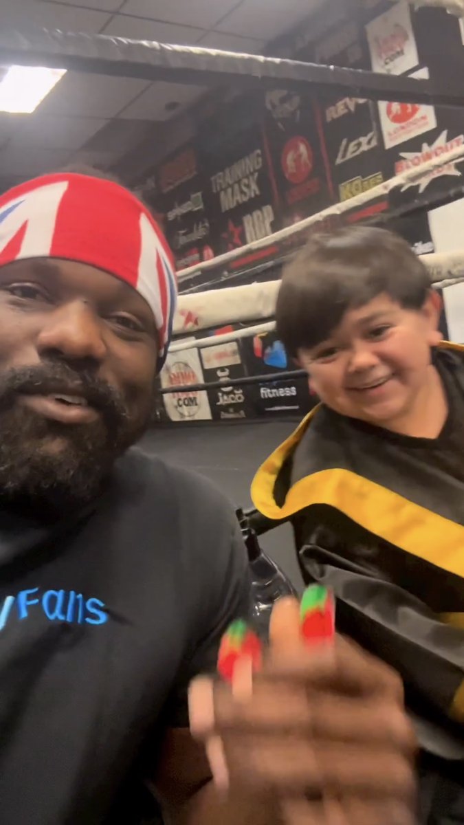 Derek Chisora suggesting a replacement opponent for Anthony Joshua today… [🎥 Derek Chisora 🥊]