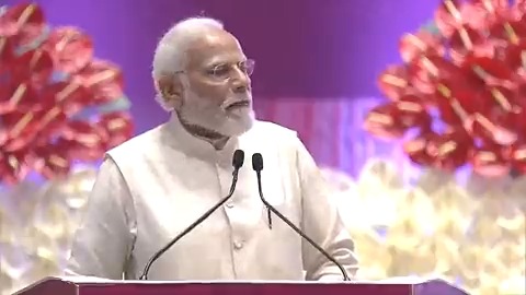बीते कुछ वर्षों में भारत में हैंडलूम सेक्टर के विस्तार के लिए अभूतपूर्व प्रयास किए गए हैं। देशभर में आज स्वदेशी को लेकर जो एक नई क्रांति आई है, उसमें हमारे बुनकर भाई-बहनों का अहम योगदान है।