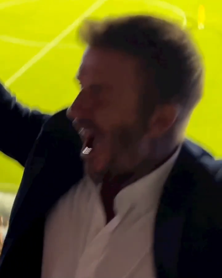 David Beckham's reaction to Lionel Messi's free kick against FC Dallas 🔥 (via xasensimcf/IG)