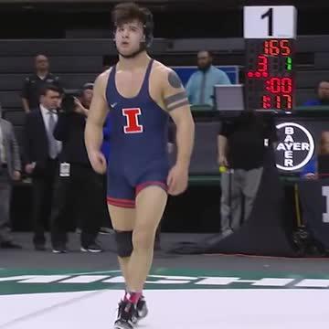 "My goal when I went out there was not just to win. But it was to do it in a manner that made me proud of me." Start your week with some Isaiah Martinez (Isaiah Martinez) highlights. 🤩 #MondayMotivation x Illinois Wrestling
