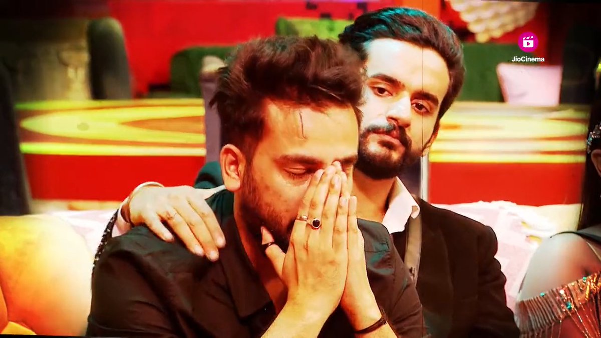 Abhishek thinks Elvish has zero contribution in the house! Will the competition cause a rift between the two friends? To find out more, watch this episode of #BiggBossOTT2 tonight at 9pm. Streaming free on #JioCinema. #BBOTT2 #BBOTT2onJioCinema Salman Khan