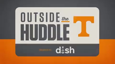 𝐎𝐮𝐭𝐬𝐢𝐝𝐞 𝐭𝐡𝐞 𝐇𝐮𝐝𝐝𝐥𝐞 What does it take to fuel an Offensive Lineman during fall camp? We follow Cooper Mays and Tennessee Sports Nutrition to find out! #GBO 🍊