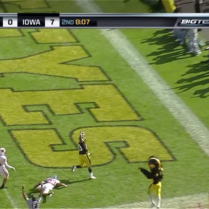2️⃣3️⃣ more days 🙌 Shonn Greene's 2008 season was legendary, as was his 4-TD afternoon vs. rival Wisconsin. #CountdownToKickoff x Hawkeye Football