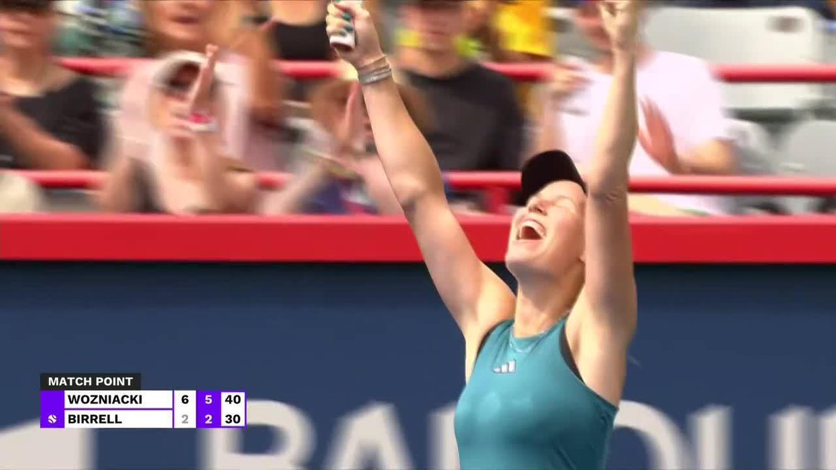 Back in the winner's circle 👏 2010 champion Caroline Wozniacki kicks off her return with a commanding win! #NBO23