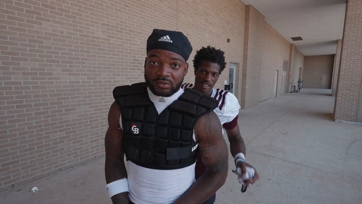 The first 𝐀𝐠𝐠𝐢𝐞 𝐂𝐚𝐦 of fall camp 🎥 🗣️ Do Aliens Exist?
