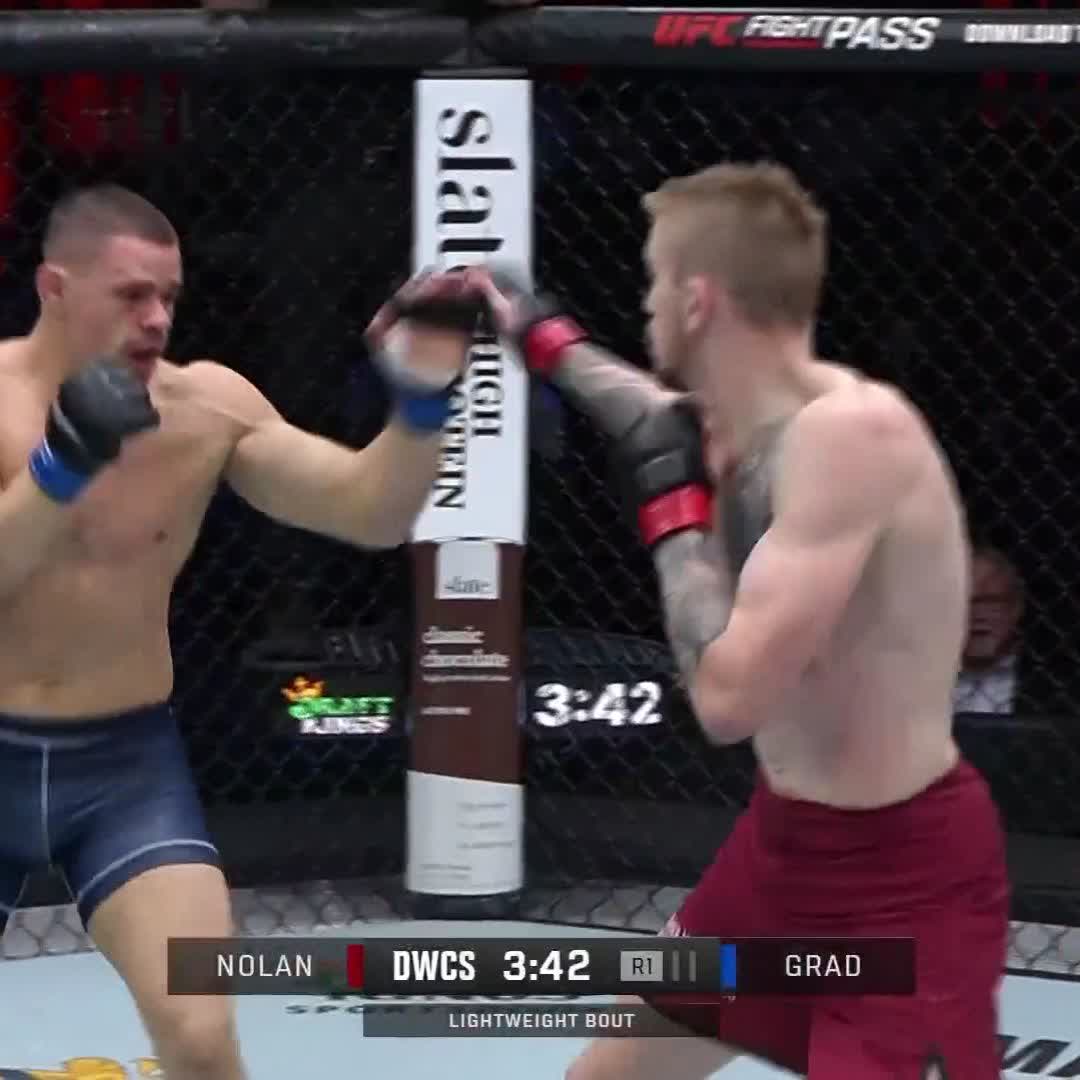 Just like THAT the first KO of #DWCS S7 belongs to Tom Nolan!! 👊