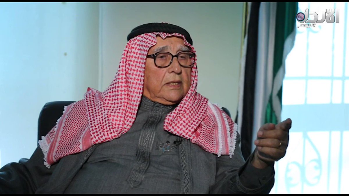 آلاف الفلسطينيين الذين استقروا في الاردن، عندما صدر قرار الامم المتحدة 242 (اما العودة او التعويض) باعوا اراضيهم فوراً لليهود ولم يختاروا العودة، حتى قامت دولة اسمها اسرائيل وتوسّعت ، اذا بعت ارضك وتنازلت عنها لوم نفسك على العواقب! رئيس وزراء الاردن السابق (عبدالسلام المجالي) 👇🏼