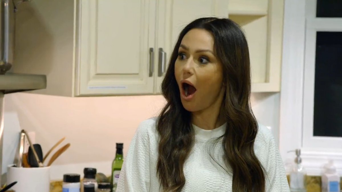 the people were too stunned to speak 😱 don't miss @sammisweetheart's iconic return on tomorrow's #jsfamilyvacation! see you at 8p on @mtv 😉