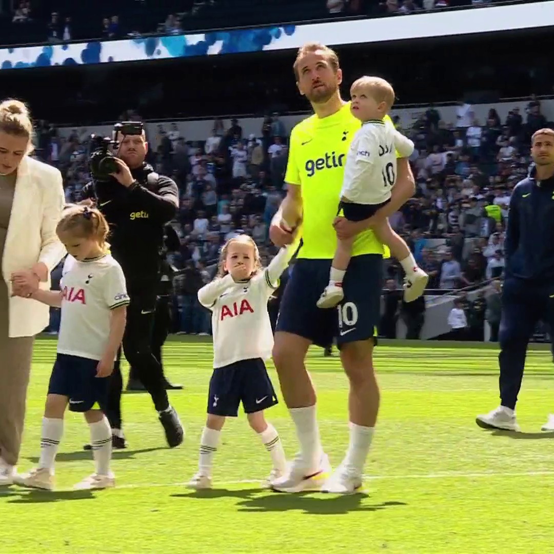 BREAKING 🚨: Sky Sports News has been told it's increasingly likely Harry Kane will STAY at Tottenham ⚪