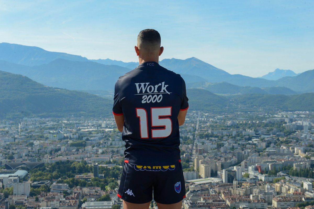 ๐ฆธโโ๏ธ Des hauteurs de la Bastille aux tribunes du Stade des Alpes, les Rouge & Bleu n'attendent plus que vous pour dรฉbuter la saison. Nous avons le plaisir de vous prรฉsenter notre maillot domicile 23-24 ๐ด๐ต