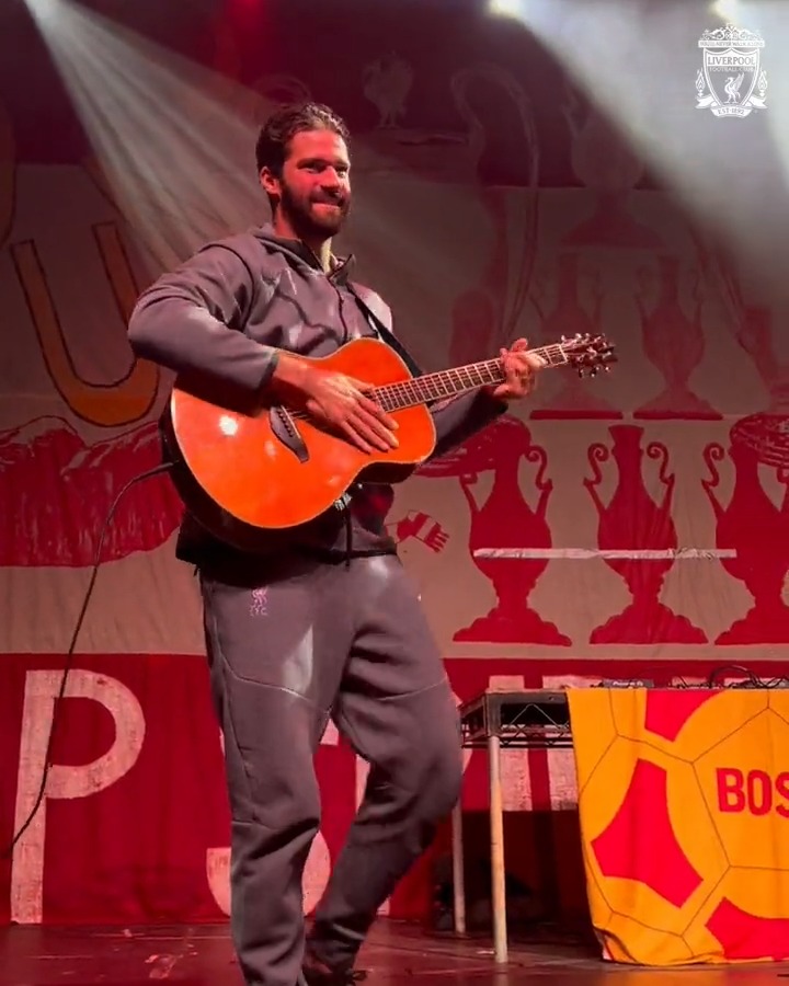 Yes, that was Alisson Becker on the guitar 😍🎸