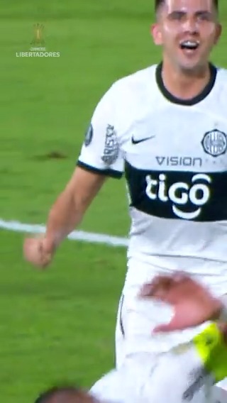 🤯🇵🇾 ¡El cabezazo de Richard Ortíz que dio vuelta el encuentro ante #Flamengo y le permitió soñar a lo grande a Club Olimpia en la CONMEBOL #Libertadores! #GloriaEterna