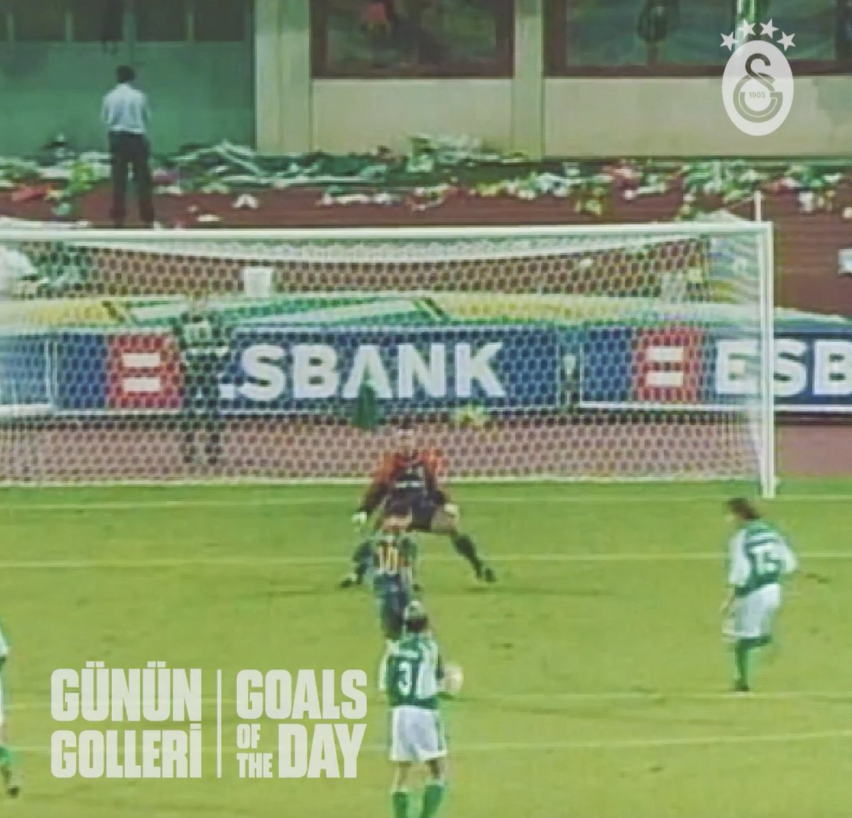 ⚽️ 𝐆𝐔̈𝐍𝐔̈𝐍 𝐆𝐎𝐋𝐋𝐄𝐑𝐈̇ 🔟 Gheorghe Hagi Rapid Wien 0-3 Galatasaray (11.08.1999) 🦁 Didier Drogba Galatasaray 1-0 Fenerbahçe (11.08.2013)