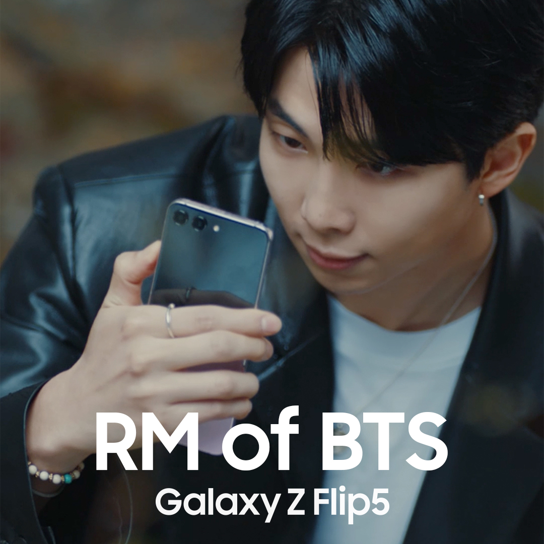 #RM of 방탄소년단 records his day off at different angles with FlexCam on the #GalaxyZFlip5. #GalaxyxRM #JoinTheFlipSide ​ Watch the full version and dive into his ordinary yet precious daily life here 👀💜: