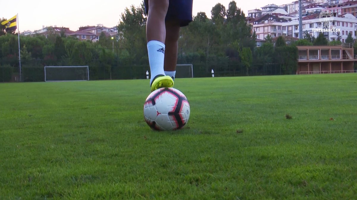 154-Fenerbahce sosyal medya ekibi,5 sene önce Jailson transferini bu video ile duyurmuştu. Slimani videosu ile yarışır. Yine Ali Koç dönemi,yine muhteşem bir sosyal medya paylaşımı...