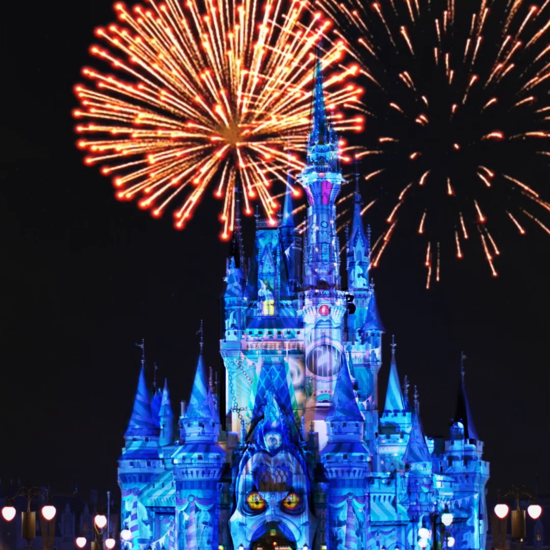 The night falls and the kingdom awakens with mischief, mayhem and a nighttime spectacular! 🎃👻🏰✨ Which Characters are you hoping to see at Mickey’s Not-So-Scary Halloween Party? 👀 Get your tickets now!